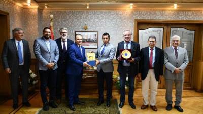 وزير الرياضة يبحث التعاون مع ممثلي رولان جاروس الفرنسية 