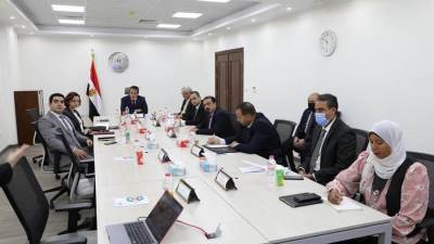 وزير التعليم العالي يعقد اجتماعًا مع مؤسسة حياة كريمة