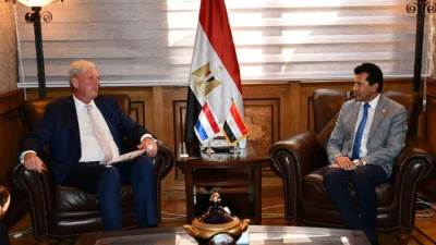 وزير الرياضة يبحث التعاون مع سفيري الأرجنتين وهولندا