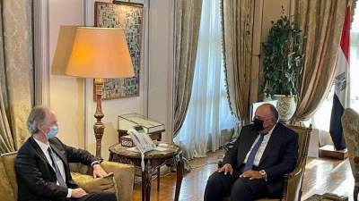 وزير الخارجية يلتقي مبعوث الأمم المتحدة الخاص إلى سوريا