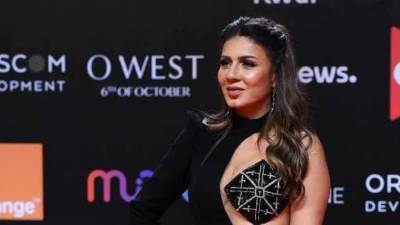 نجلاء بدر تثير الجدل بإطلالتها في مهرجان الجونة