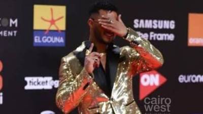 لامبورجيني وبدلة ذهبية.. محمد رمضان يشعل ريد كاربت مهرجان الجونة السينمائي 