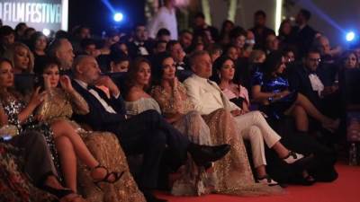 ننشر صور كل إطلالات الفنانين في مهرجان الجونة السينمائي واستعراض"سمورة" سمير غانم