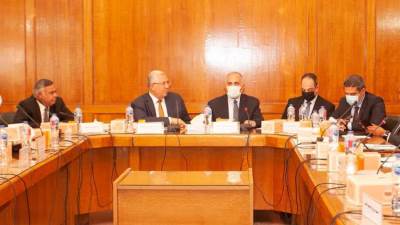 اجتماع اللجنة الوزارية لملف إدارة وترشيد المياه بحضور وزير الري ووزير الزراعة