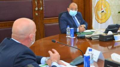 وزير التنمية المحلية يتابع مع محافظي الخطط الاستثمارية لمشروع تطهير مصرف كيتشنر