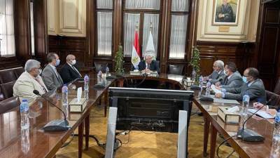 وزير الزراعة يتابع تنفيذ توجيهات الرئيس بمنع التعديات على الأراضى الزراعية 