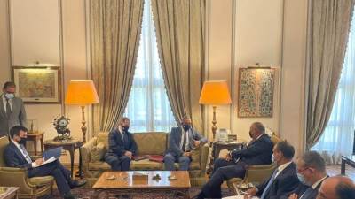 وزير الخارجية يستقبل وزير الدولة البريطاني للشرق الأوسط وشمال إفريقيا