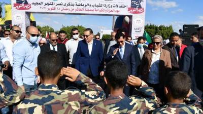 وزير الرياضة يطلق إشارة بدء ماراثون رياضي ويفتتح نادي الصفوة بالعاشرمن رمضان