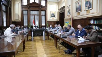 "القصير" يشدد على توفير مستلزمات الإنتاج للمزارعين والمربين بجودة عالية وأسعار مناسبة