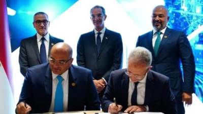 وزير الاتصالات: يشهد توقيع اتفاقية بين "إيتيدا" وشركة "نايل أون لاين"