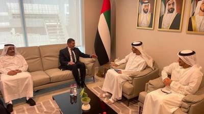 رئيس هيئة الاستثمار ووزير التجارة الخارجية بالإمارات يبحثان تعزيز التعاون الاستثماري المشترك