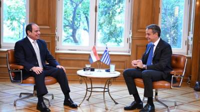 السيسي يصل أثينا للمشاركة في القمة الثلاثية بين مصر واليونان وقبرص