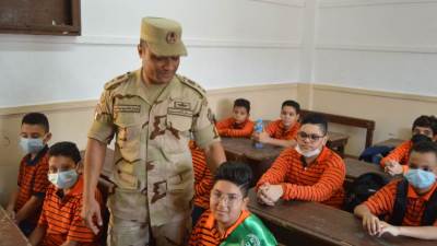 القوات المسلحة تنظم زيارات لأبناء الشهداء ومصابى العمليات في أول أسبوع بالمدارس