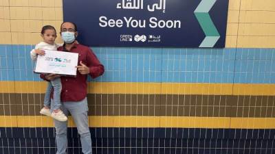 الخط الأخضرالثالث للمترو يفاجئ الركاب بهدايا حلوى المولد النبوي الشريف