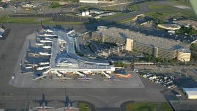  السلطات البريطانية تخلي الصالة الثانية بمطار مانشستر يونايتد اليوم لوجود طرد مشبوه