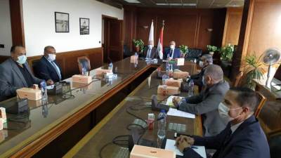 "عبد العاطى" و"راشد" يبحثان موقف مشروعات الرى بمحافظة الجيزة