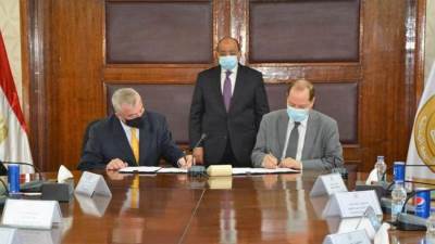 وزير التنمية يشهد توقيع عقد استشاري بناء قدرات وحدة إدارة المخلفات الصلبة بالدقهلية