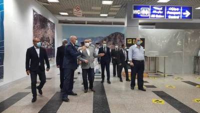وزير الطيران المدنى يتفقد مطاري القاهره وشرم الشيخ