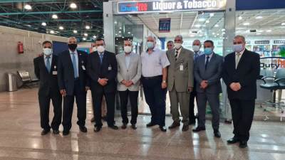 وزير الطيران المدنى بمطار الأقصر الدولى قبل انطلاق الموسم الشتوى