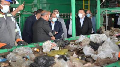 وزير التنمية المحلية ومحافظ الدقهلية يفتتحان مصنع معالجة وتدوير المخلفات بسندوب