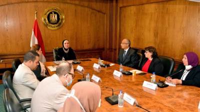 نيفين جامع: تشكيل لجنة مشتركة بين الرقابة على الصادرات والواردات ومصلحة الكيمياء