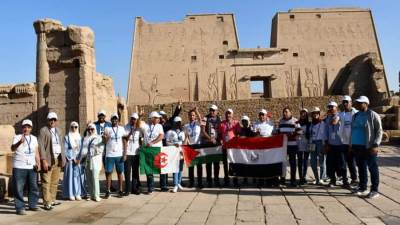 شباب سفينة النيل للشباب العربي في زيارة لمعبد كوم امبو 