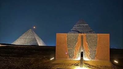 شركة سيجنفاي تضيء معرض "الأبد هو الآن" على هضبة الأهرامات