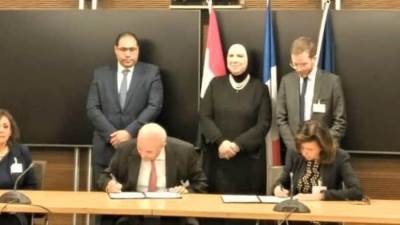 "نيفين جامع"تشهد توقيع تعاون بين المجلس التصديري للملابس واتحاد الصناعات النسيجية الفرنسي