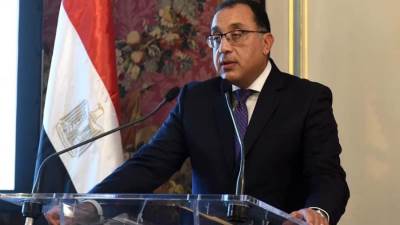 رئيس الوزراء يلتقي لفيفاً من الشخصيات الفرنسية البارزة من سياسيين وإعلاميين وبرلمانيين