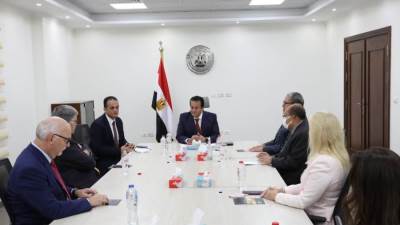 وزير التعليم العالي يلتقى وفد جامعة «رايرسون» الكندية 