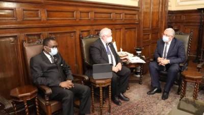 وزير الزراعة يبحث مع نظيره الناميبي التعاون في الثروة السمكية والحيوانية والأمصال واللقاحات والتقاوى