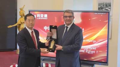 السفارة المصرية في بكين تُنظم اجتماعاً افتراضيًا بين "Layard Group" ورئيس "اقتصادية قناة السويس" وممثلين عن شركة العاصمة الإدارية