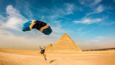 ختام  مهرجان القفز الحر بالمظلات sky seekers بالاهرامات