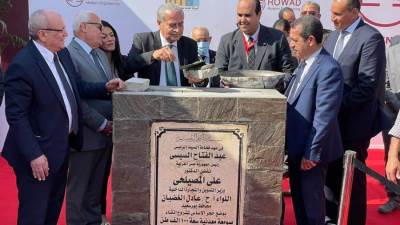 وزيرا التموين والتعاون الدولي يضعان حجر أساس صومعة ميناء غرب بورسعيد