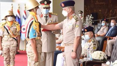 وزير الدفاع والإنتاج الحربى يشهد الإحتفال بتخريج دفعات جديدة من المعاهد الصحية