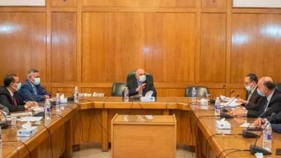 عبد العاطى يوجه بالإستمرار فى رفع حالة الاستنفار إستعداداً لموسم الأمطار والسيول