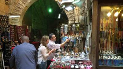 9 معلومات عن رد ضريبة القيمة المضافة للأجانب تشجيعًا على سياحة التسوق