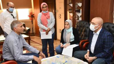 وزير الإسكان يعقد اجتماعا لمتابعة الموقف التنفيذى لمشروعات الطرق والمحاور