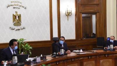 "مدبولي" يلتقي "عبد الغفار"لمتابعة جهود مواجهة كورونا وتطعيم المواطنين باللقاحات المضادة للفيروس