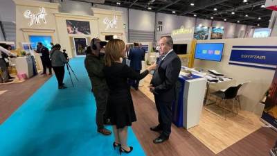 وزير الطيران المدنى بلندن: نقدم حزمة من التخفيضات بالمطارات المصرية