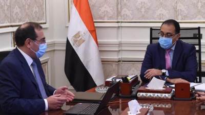 رئيس الوزراء يتابع مع وزير البترول الموقف التنفيذي لمشروعات الوزارة