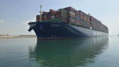 قناة السويس تشهد عبور 17ألف سفينة بحمولات مليار طن خلال ١٠أشهر