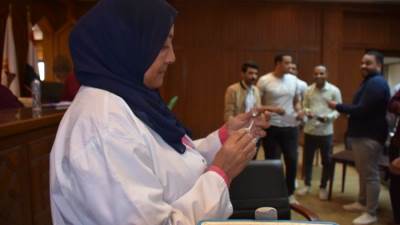 الغرفة التجارية بالجيزة تبدأ تطعيم التجار وذويهم والعاملين فيها ضد كورونا