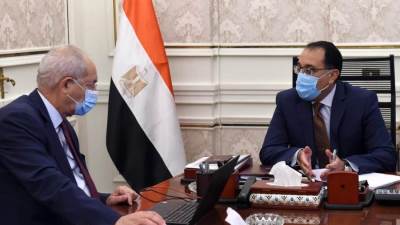 رئيس الوزراء يستعرض موقف تنفيذ عدد من مشروعات المنطقة الاقتصادية لقناة السويس