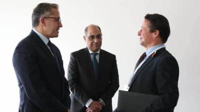 وزير السياحة والآثار يلتقي في لندن بنظيره البريطاني  