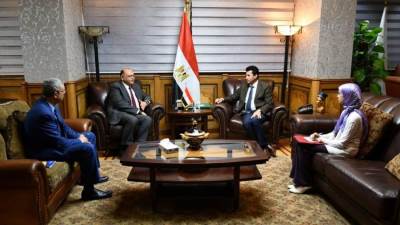 وزير الشباب والرياضة يبحث مع السفير المصرى لدى المغرب تعزيز سبل التعاون