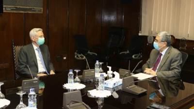 وزير الكهرباء وسفير فرنسا الجديد بالقاهرة يجتمعان لدعم وتعزيز التعاون المستقبلى