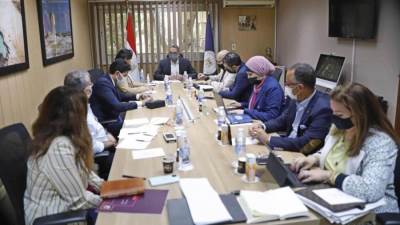 وزير السياحة يعقد اجتماعاً موسعاً لمراجعة الإجراءات الاحترازية والاشتراطات الصحية