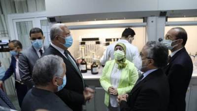 وزير الزراعة يتفقد قسم الملوثات العضوية الثابتة بمعمل متبقيات المبيدات بعد تطويره