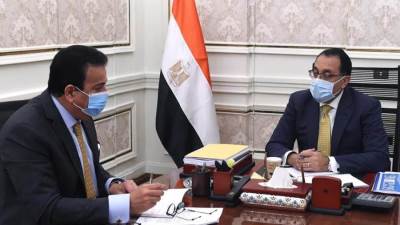 مدبولي يطمئن على الرصيد المتوافر من لقاحات "كورونا" والكميات المتوقع استقبالها قريبا